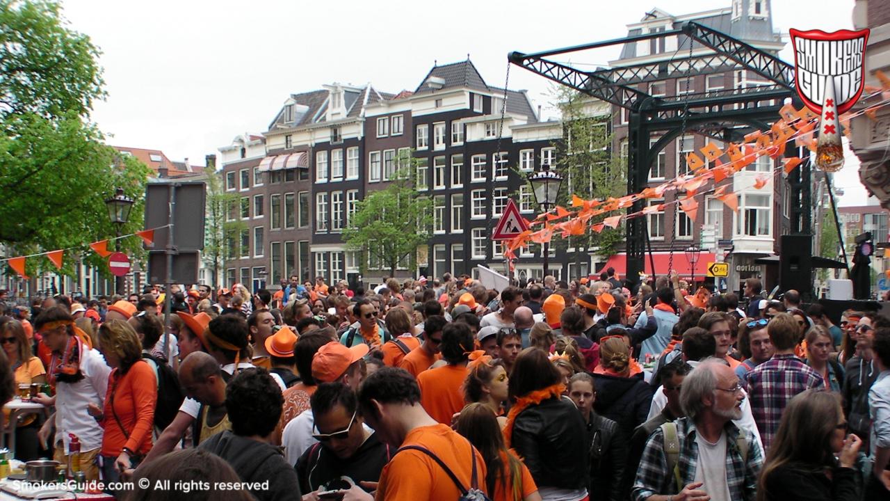 Amsterdam king after guide kingsday kings koningsdag insider green locals customary couple tips well list do